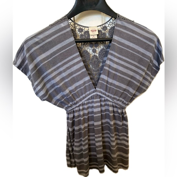 Mossimo Women’s Small Top - Picture 1 of 3